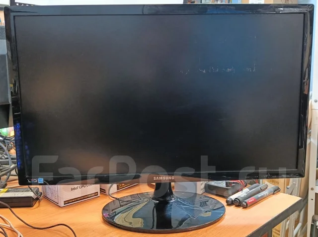 Samsung. 24", ���������� �� (LCD, LED, QLED) ����