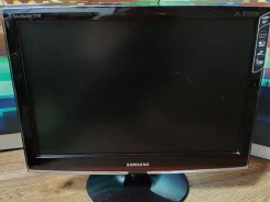 Samsung. 19", ���������� �� (LCD, LED, QLED) ����