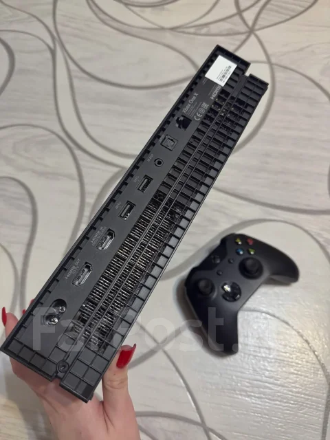 Microsoft Xbox One X ����