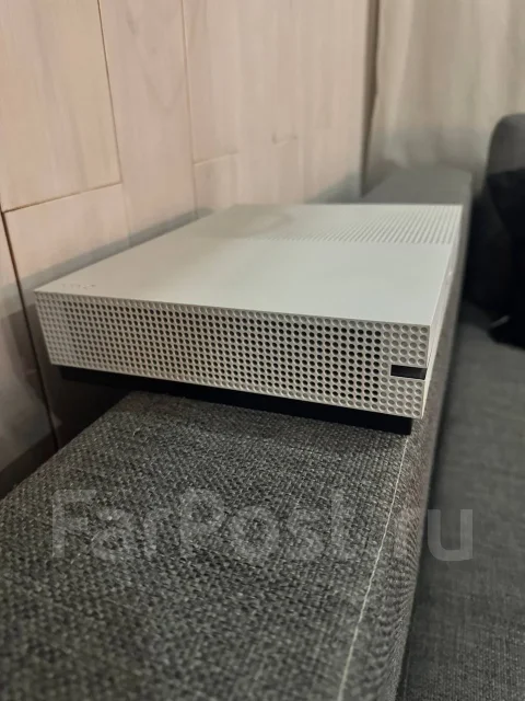 Microsoft Xbox One S ����