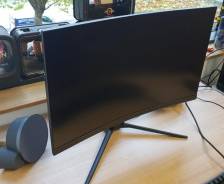 MSI. 27", ���������� OLED ����