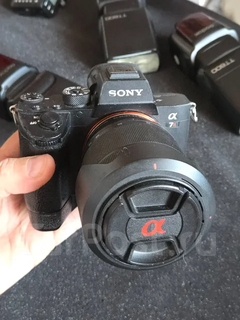 Sony Alpha ILCE-7RM3 Kit. 20 � ����� ��, ���: 5� ����