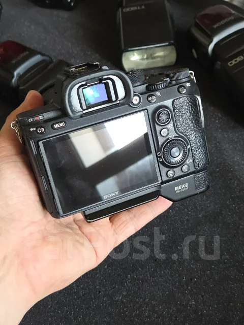 Sony Alpha ILCE-7RM3 Kit. 20 � ����� ��, ���: 5� ����