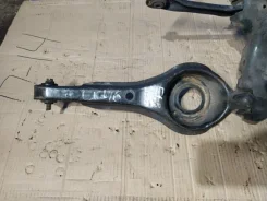 ����� ���������� (������������) Ford Focus 1 (98-05) 1064128 ����� 1064128 ����