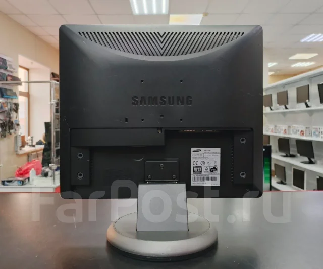 Samsung. 19", ���������� �� (LCD, LED, QLED) ����