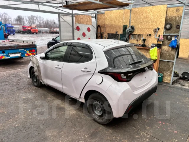 Toyota Yaris. KSP210, 1KRFE ����