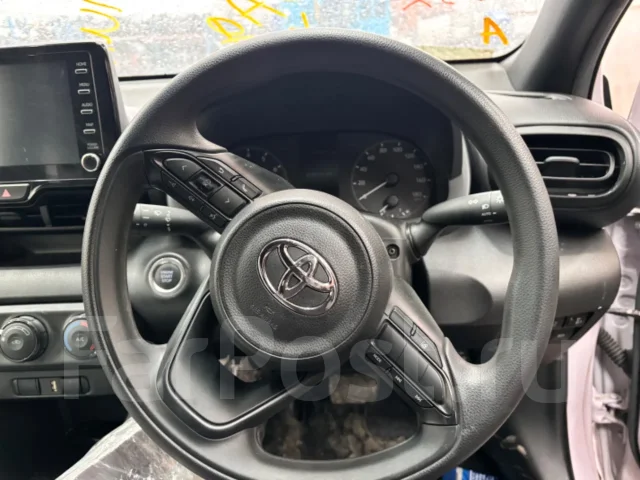 Toyota Yaris. KSP210, 1KRFE ����