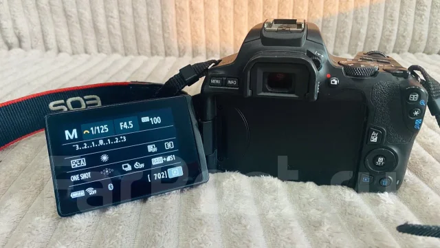 Canon EOS 250D Kit. 20 � ����� ��, ���: 3� ����