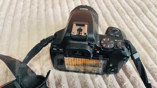 Canon EOS 250D Kit. 20 � ����� ��, ���: 3� ����
