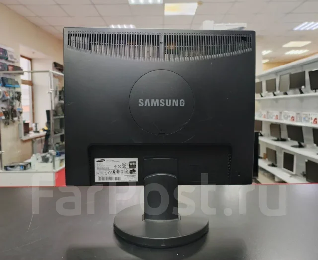 Samsung. 19", ���������� �� (LCD, LED, QLED) ����
