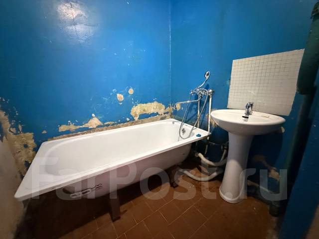 1-комнатная, улица Кирова 142. Бабушкина, частное лицо, 32,6 кв. м., 1/5 этаж. Сан. узел фото