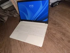 HP 15s. 15.5", 2,3����, ��� 4 ��, ���� 238���, WiFi: 1, Bluetooth: 1 ����