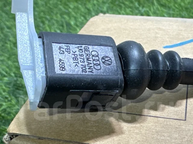 ������� ��������� 8V0698151S 8V0698151S ����