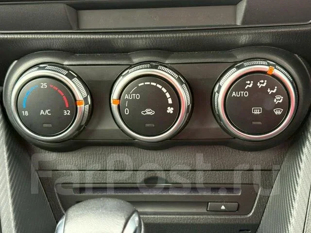 Mazda Mazda2. �������, ��������, 1.3 (110��.�.), ������, �/�. ��� ����� �� ������������ ����
