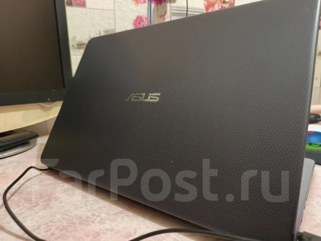Asus VivoBook 15 X505BA. 15.6", 2,5����, ��� 8 ��, ���� 120���, WiFi: 1, Bluetooth: 1, ����������� �� 2��. ����