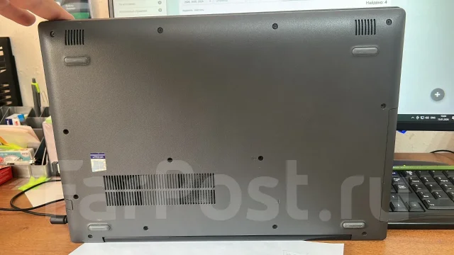 Lenovo IdeaPad 330-15IKB. 15.4", 2,5����, ��� 6 ��, ���� 500���, WiFi: 1, Bluetooth: 1, ����������� �� 2��. ����