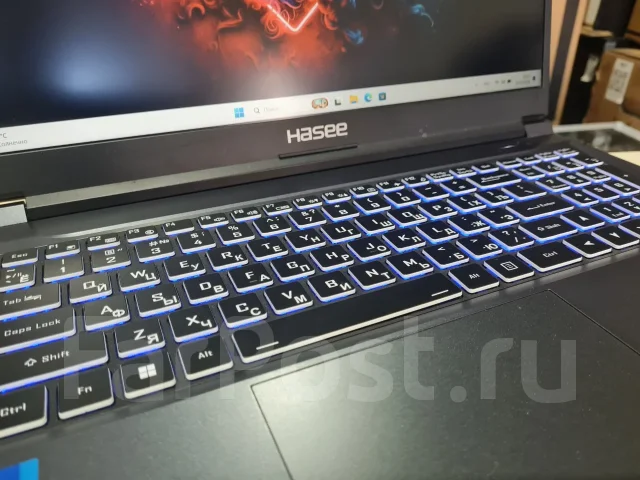 Hasee. 15.6", 2,5����, ��� 16 ��, ���� 512���, WiFi: 1, Bluetooth: 1, ����������� �� 2��. ����