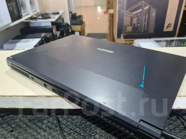 Hasee. 15.6", 2,5����, ��� 16 ��, ���� 512���, WiFi: 1, Bluetooth: 1, ����������� �� 2��. ����