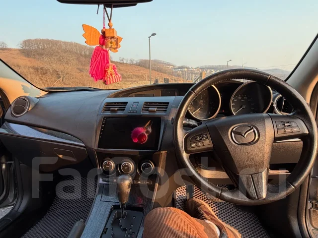 Mazda Axela. �������, ��������, ������, 170����. �� ����
