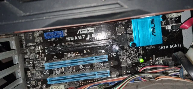 Socket AM3+ ����