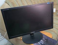 Samsung. 22", ���������� �� (LCD, LED, QLED) ����