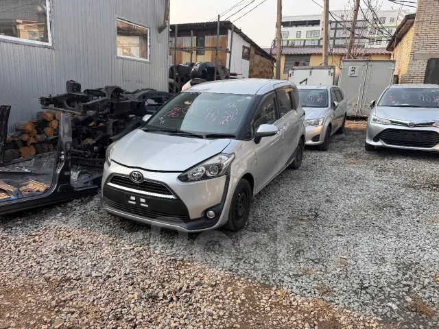 Toyota Sienta. NCP170 ����