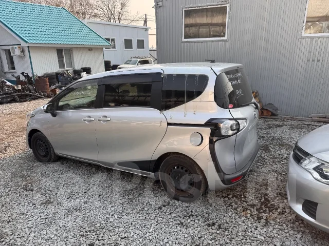 Toyota Sienta. NCP170 ����