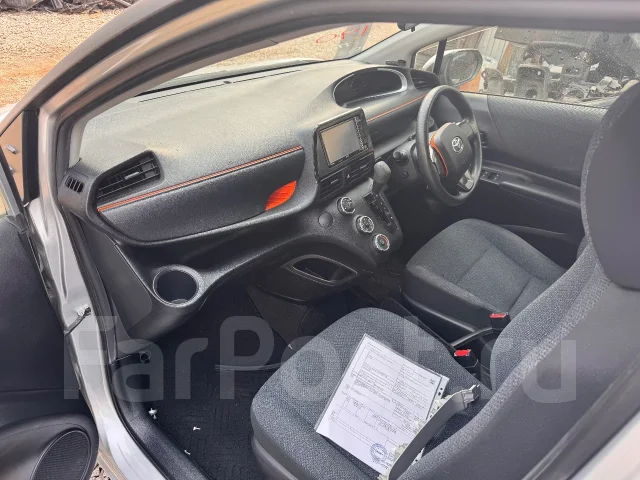 Toyota Sienta. NCP170 ����
