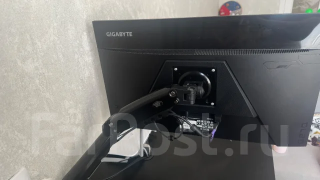 Gigabyte. 27" ����