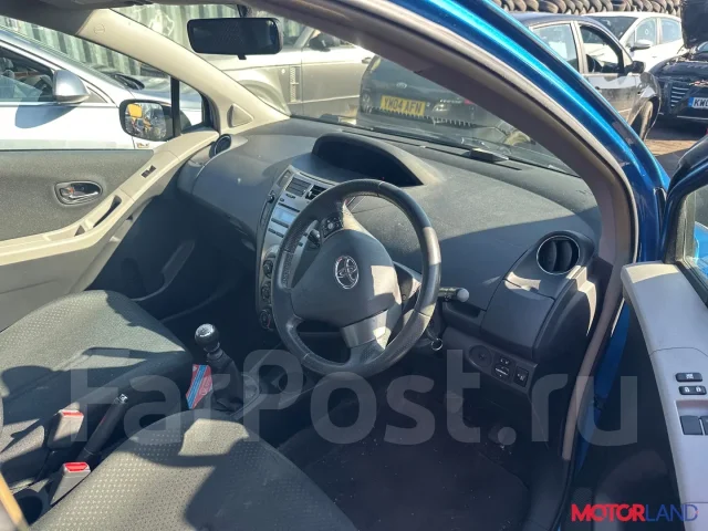 ������� Toyota Yaris 2005-2011 21077408 281000Y020 ����