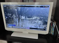 Toshiba 32EL833R. LED ����