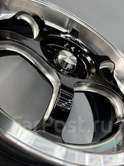 Advan Racing R6. 8.0x17", 5x114.3, ET35, �� 73,1���. ����