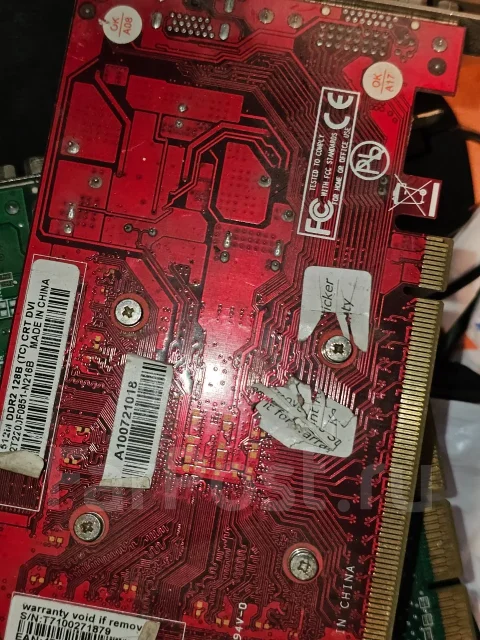 GeForce GT 220 ����