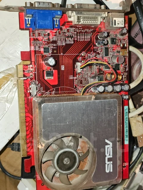GeForce GT 220 ����