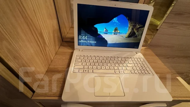 Asus VivoBook X540SA. 15.6", 1,6����, ��� 2048 ��, ���� 500���, WiFi: 1, Bluetooth: 1 ����