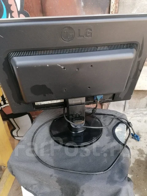 LG. 20", ���������� OLED ����