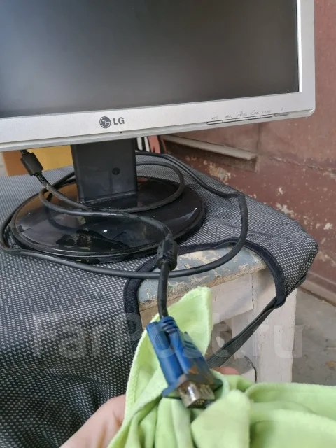 LG. 20", ���������� OLED ����