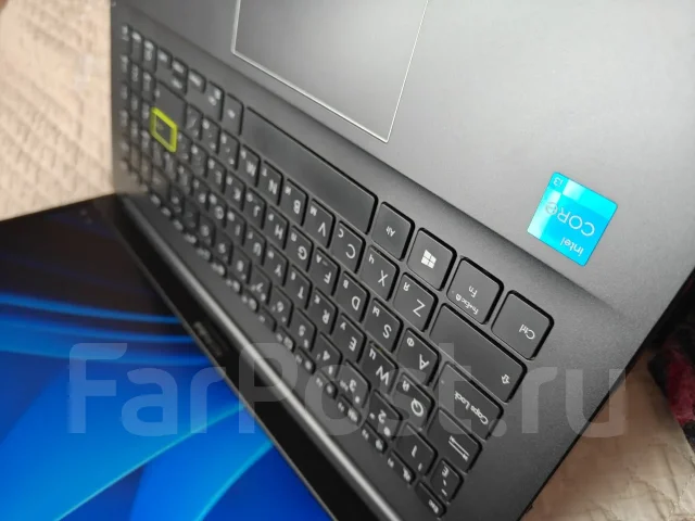 Asus VivoBook. 15", 3����, ��� 8 ��, ���� 250���, WiFi: 1, ����������� �� 2��. ����