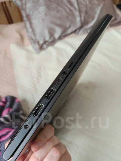 Asus VivoBook. 15", 3����, ��� 8 ��, ���� 250���, WiFi: 1, ����������� �� 2��. ����