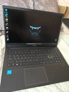 Asus VivoBook. 15", 3����, ��� 8 ��, ���� 250���, WiFi: 1, ����������� �� 2��. ����