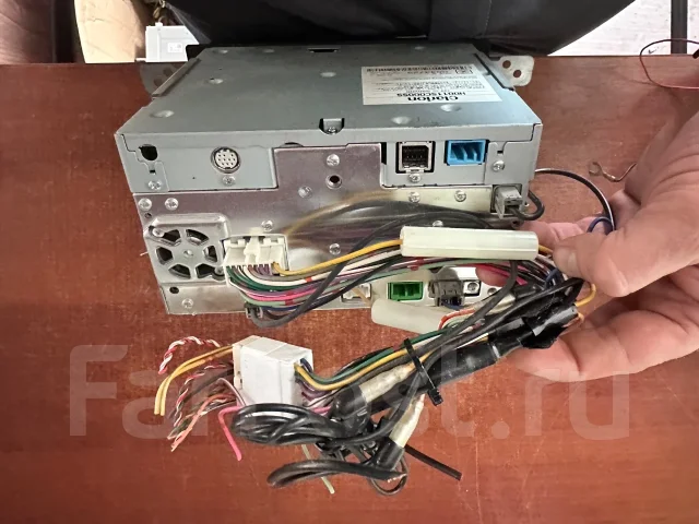 Clarion MAX670W ����