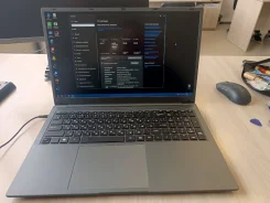 Azerty RB-1750. 17.3", 2����, ��� 16 ��, ���� 238���, WiFi: 1, Bluetooth: 1, ����������� �� 1��. ����