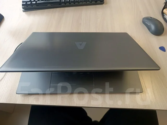 Azerty RB-1750. 17.3", 2����, ��� 16 ��, ���� 238���, WiFi: 1, Bluetooth: 1, ����������� �� 1��. ����
