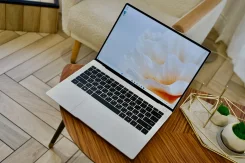 Huawei MateBook X Pro. 14.2", 2,2����, ��� 16 ��, ���� 1 000���, WiFi: 1, Bluetooth: 1, ����������� �� 6��. ����