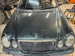 Mercedes-Benz E-Class ����