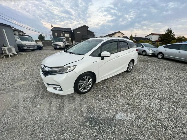 Honda Shuttle. GP7 ����