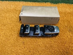 ���� ���������� ������������������ Kia Mohave I ���������� (2016�2020) Kia 935712J150 935712J150 ����