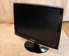 Samsung. 25.5", ���������� �� (LCD, LED, QLED) ����