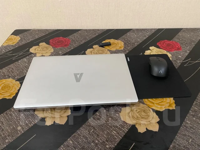 Azerty AZ-1509. 15.6", 2����, ��� 12 ��, ���� 250���, WiFi: 1, Bluetooth: 1, ����������� �� 4��. ����