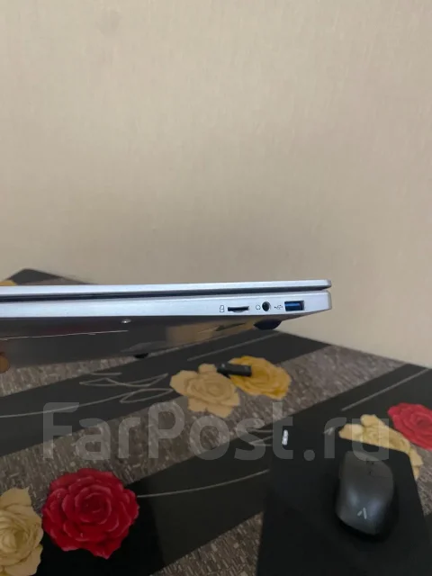Azerty AZ-1509. 15.6", 2����, ��� 12 ��, ���� 250���, WiFi: 1, Bluetooth: 1, ����������� �� 4��. ����